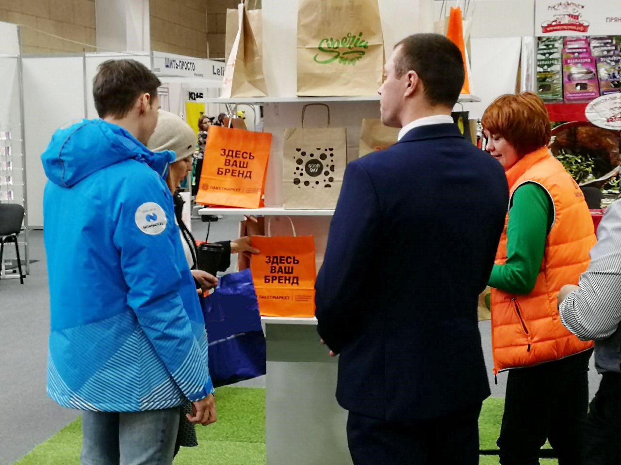 Пакеты с логотипом Пакетмаркет в МВДЦ Сибири в Красноярске